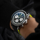 NAVITIMER B01 CHRONOGRAPH 43 ASTON MARTIN ARAMCO FORMULA ONE™ TEAM EB01381A1B1X1